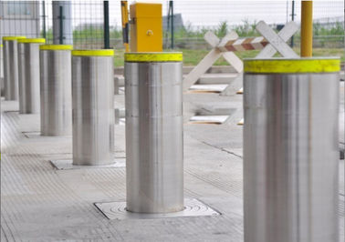 Reflective Hydraulic Road Blocker SS304 Fixed Bollard 10-15 Years Service Life